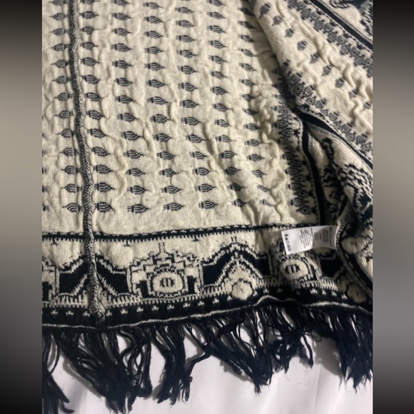 Dynamite Patterned Fringe Hem Sleeveless Cream & Black Sweater Cardigan - Picture 8 of 10